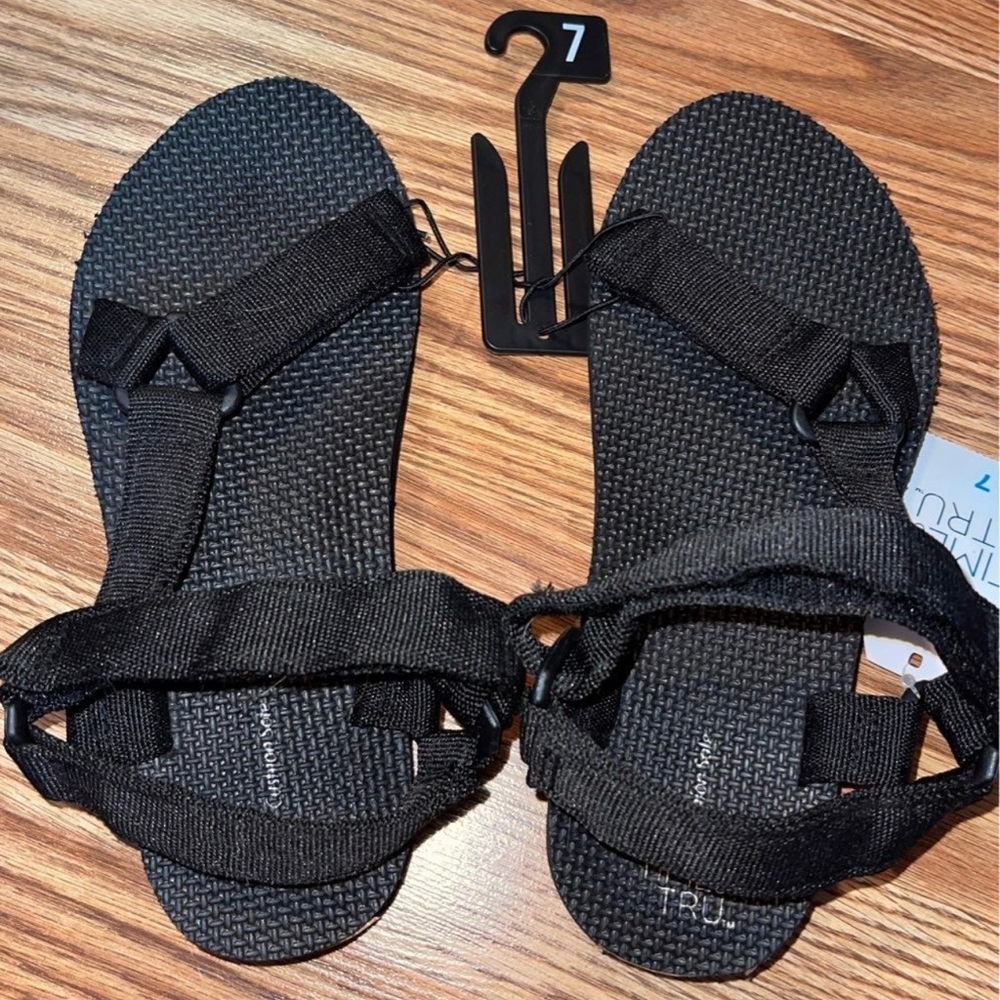 NWT woman’s size 7